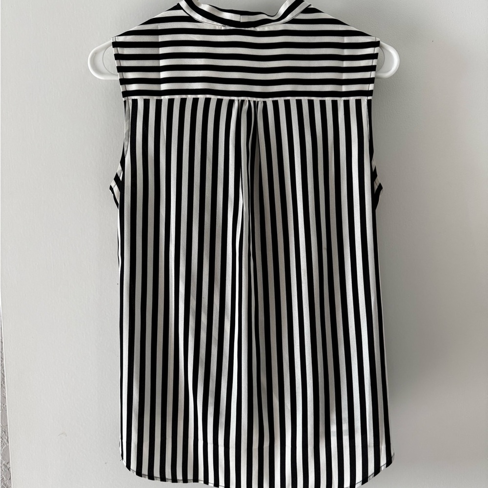 Black and White Striped Sleeveless Top ANN TAYLOR - Picture 3 of 3